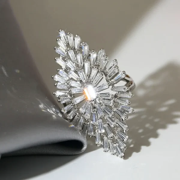 Huitan Sparkling Marquise Shaped Women Rings Full Pave Crystal Cubic Zirconia Gorgeous Lady Wedding Party Rings Fashion Jewelry